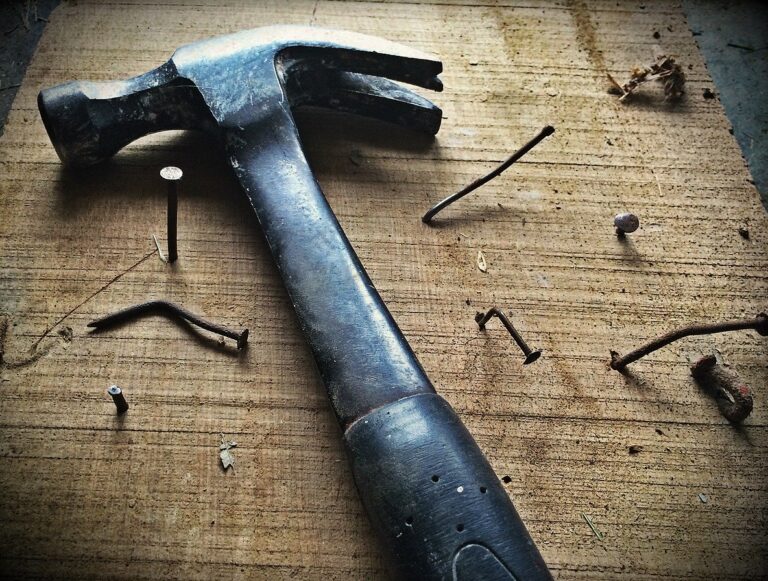 hammer, nails, wood